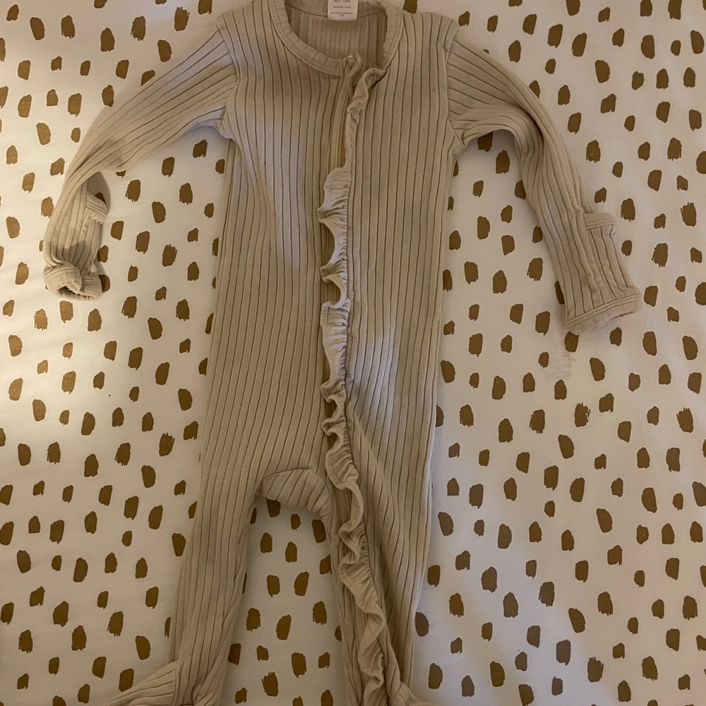 Kate Quinn 6-9 months ribbed sleeper